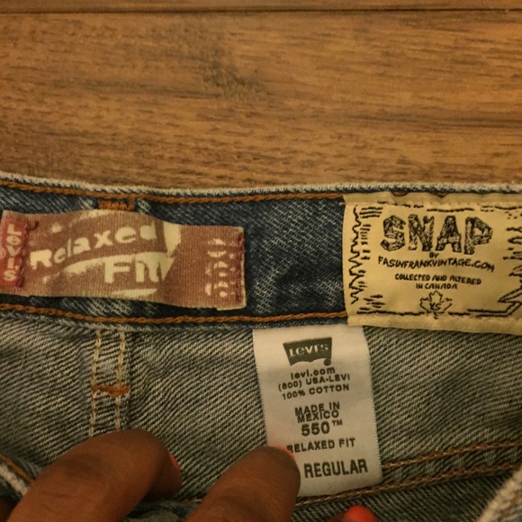 Vintage retro Levi’s distressed 550 relaxed fit denim jean shorts - Picture 8 of 8